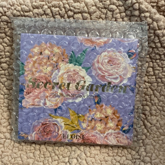 Secret garden 3D blush n glow palette - Picture 1 of 4